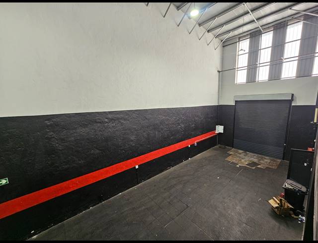 322M² WAREHOUSE TO LET IN LINBRO PARK